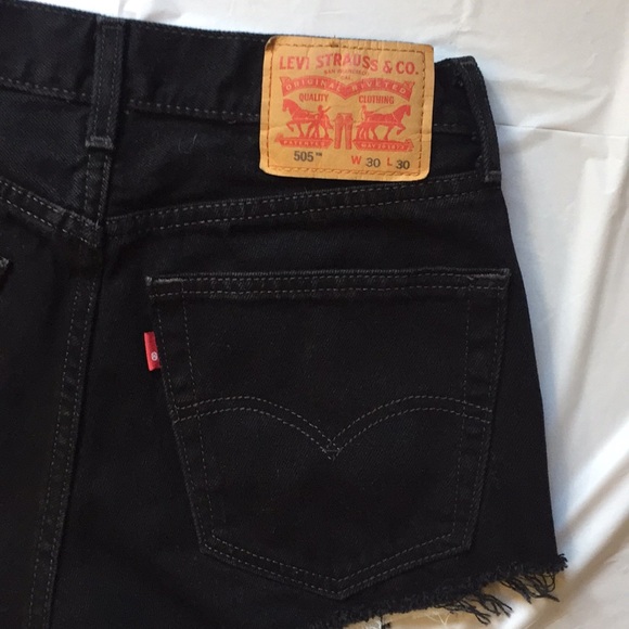 Levi’s Black High Rise Cut Off Denim Shorts - Picture 2 of 6